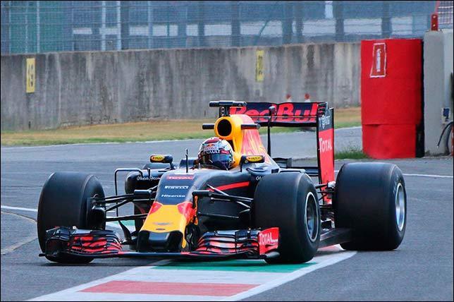 Формулы-1. Pirelli провели тесты новых шин на модифицированных машинах