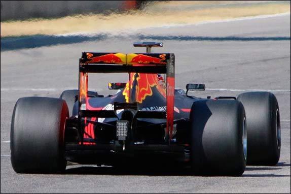 Формулы-1. Pirelli провели тесты новых шин на модифицированных машинах