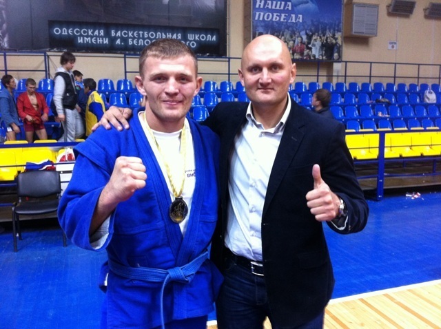 Максим Золотухин (слева)