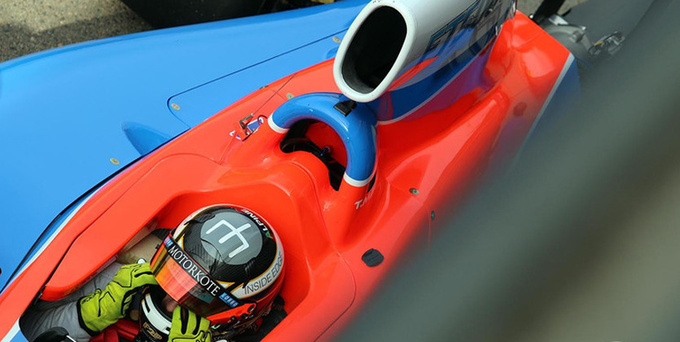 Формула-5000 дебютировала перед публикой