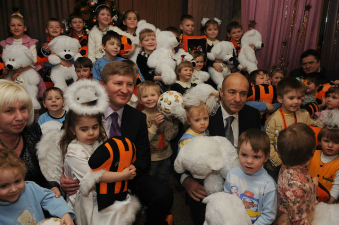 140 тысяч детей получат подарки от президента Шахтера