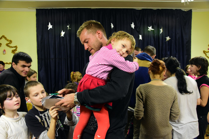 Ярмоленко посетил детский дом в Киевской области